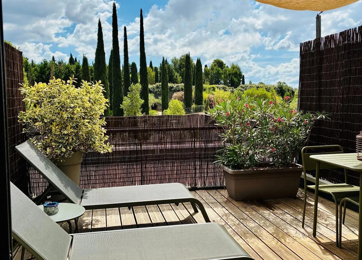 Studio Nuitee En Provence 2 Éguilles 0*,