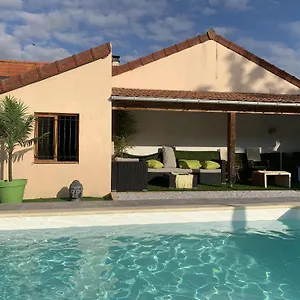 Maison Piscine Et Jacuzzi , Saint-Germain-des-Fosses France